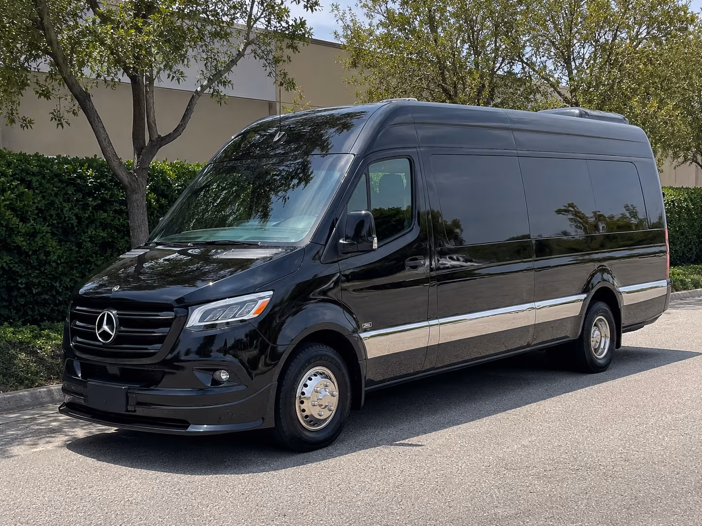 easily book transportation for your next airport transfer 1