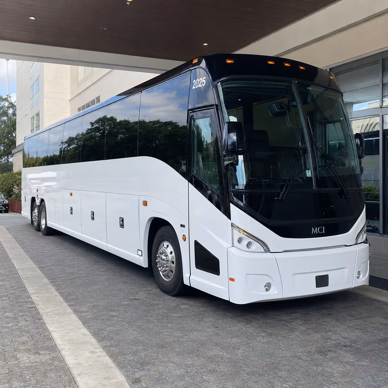 portland 54 passenger charter bus